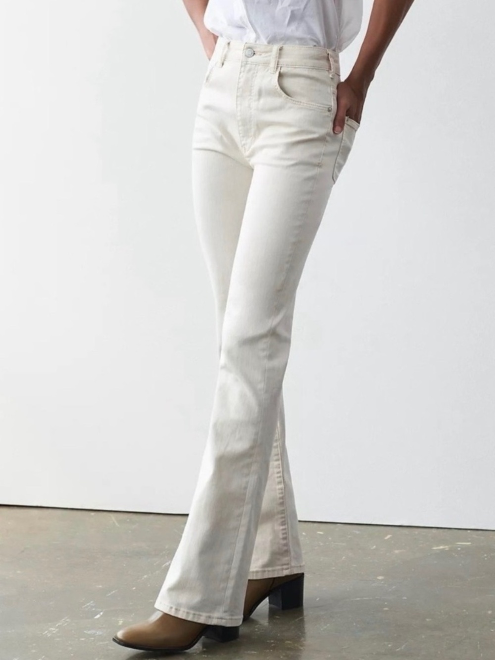 Pilcro The Icon cream flare jeans from Anthropologie  New with tags | size 30